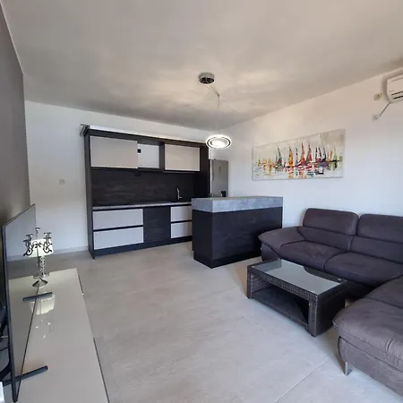 Miranda Apartment *